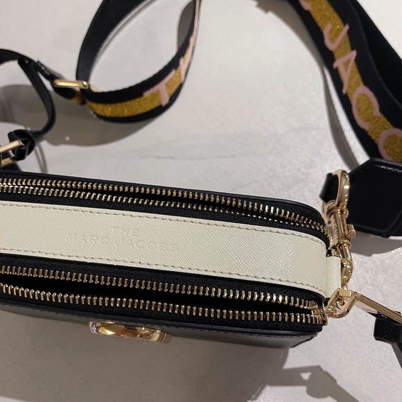 Marc Jacobs Snapshot Crossbody Bag - Picture 4 of 11